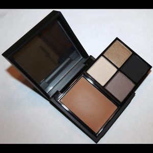 MAC LIMITED EDITION CARINE ROITFIELD PALLET